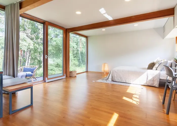 Kedro Namelis, Cedar House
