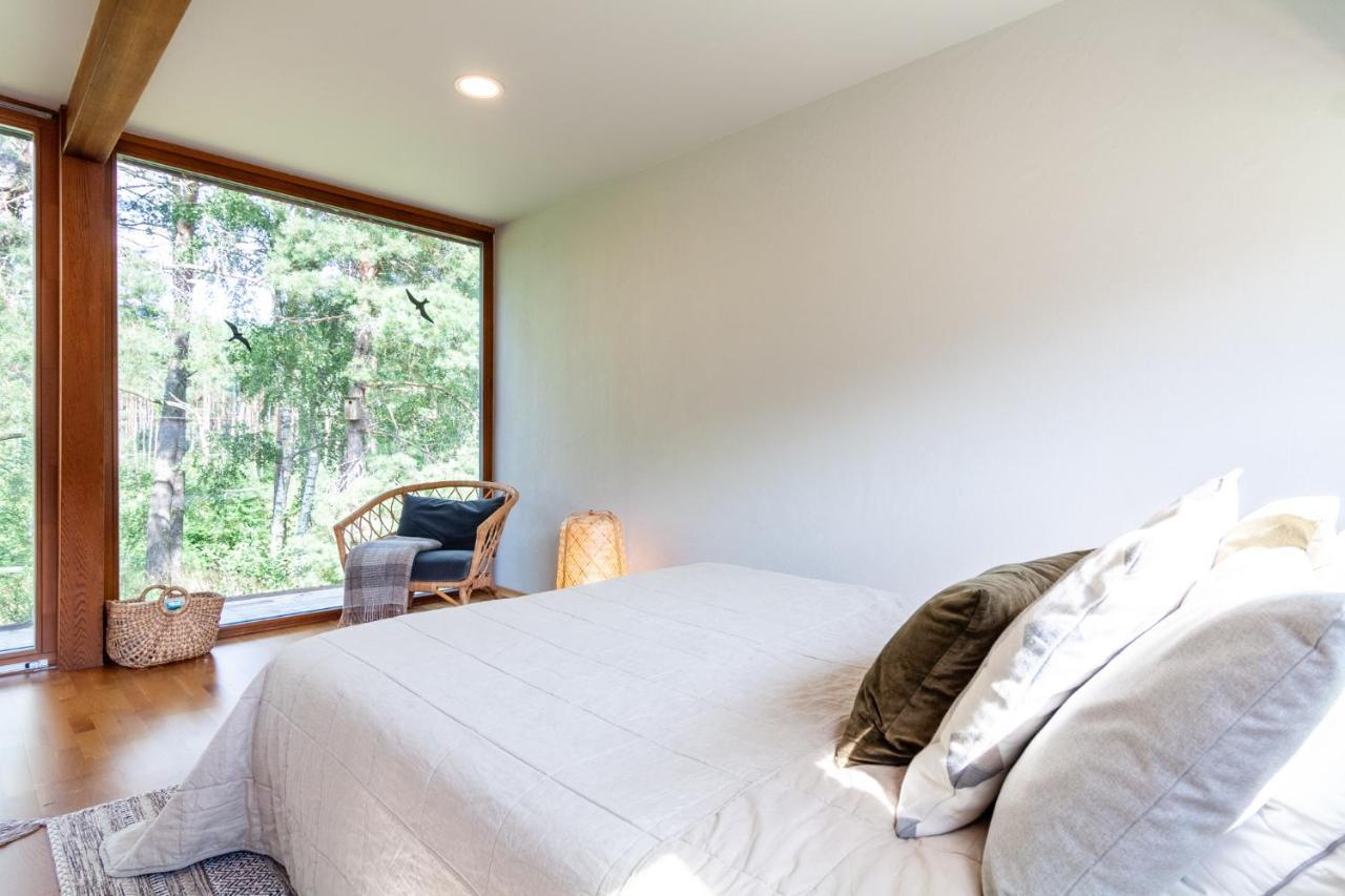 Kedro Namelis, Cedar House *