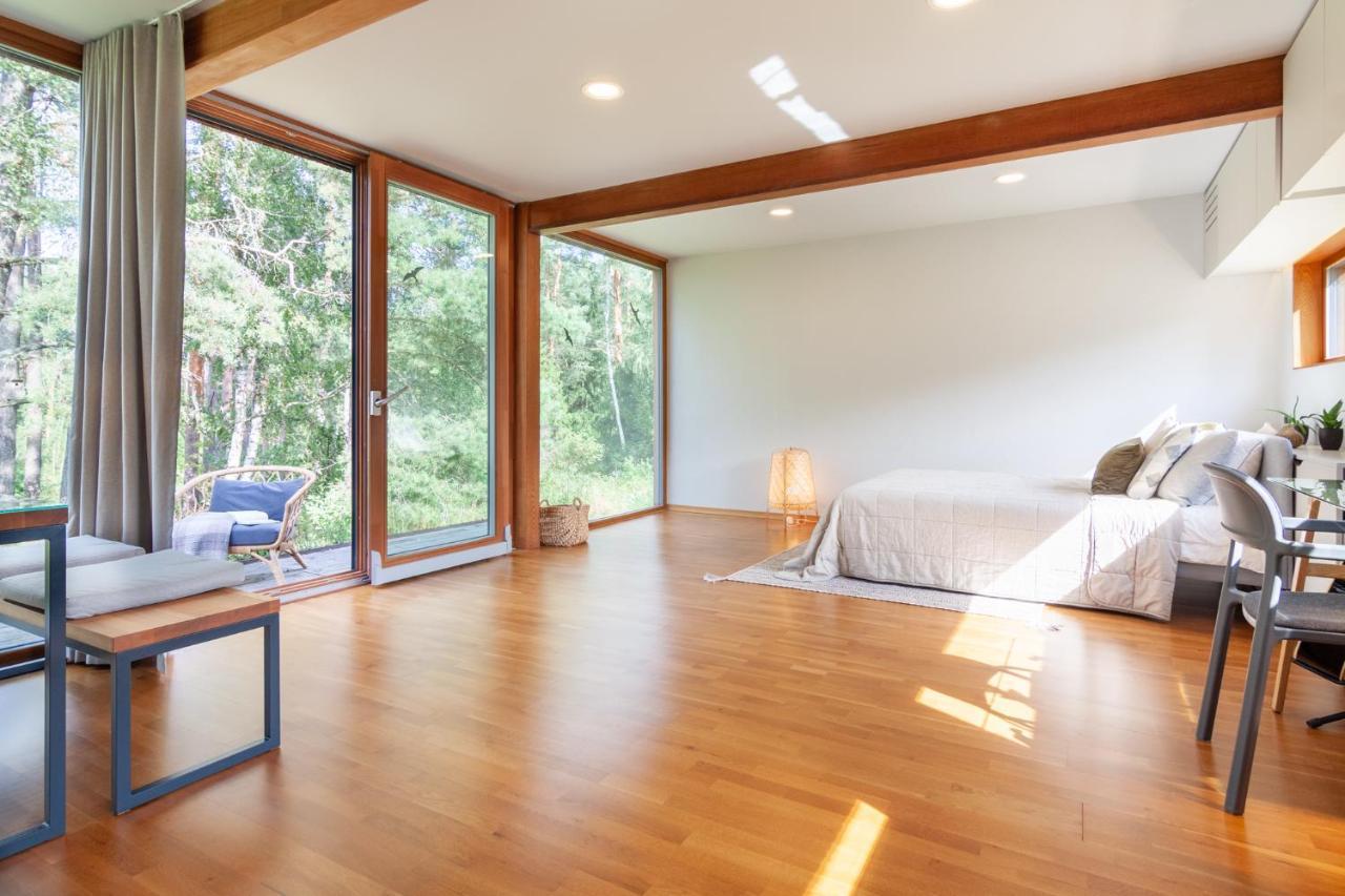 Kedro Namelis, Cedar House *