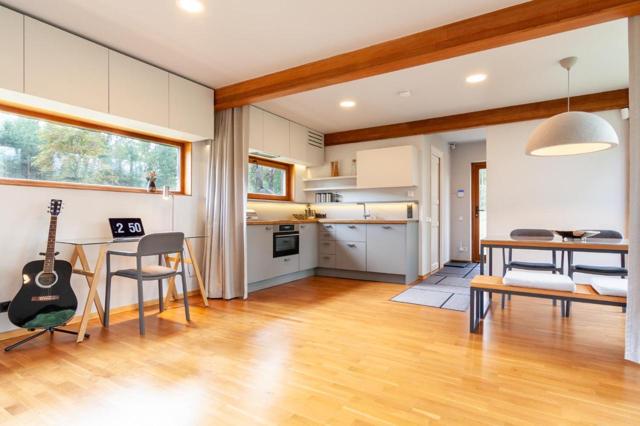 Kedro Namelis, Cedar House